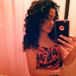 Meet your Posher, Yaneisy